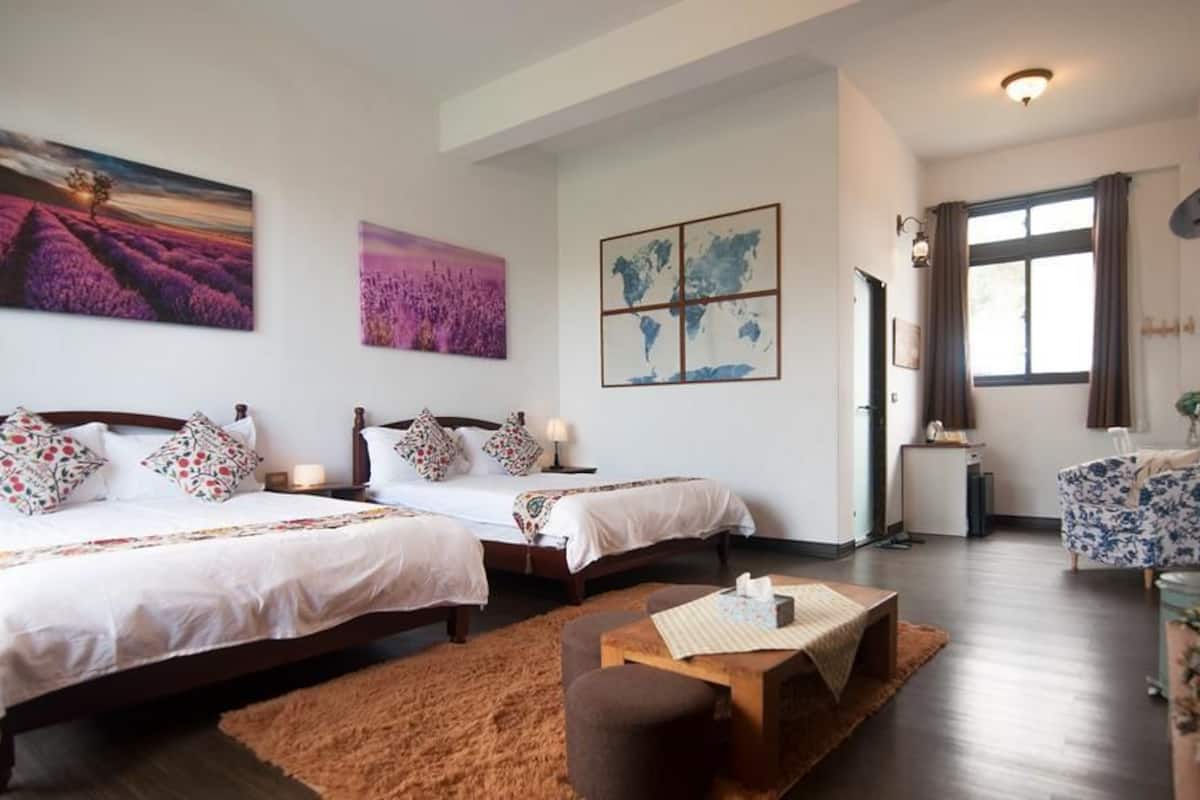 Chambre quadruple familiale, vue sur le lac | Literie de qualité, bureau, rideaux d’obscurcissement