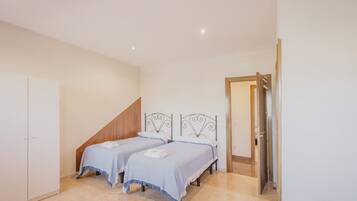7 dormitorios, cuna de viaje, wifi y ropa de cama