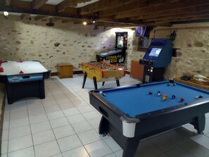 Games room - Old renovated farmhouse with heated pool (Saint-André-De-Najac)