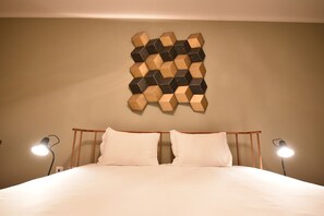 3 bedrooms, in-room safe, desk, soundproofing