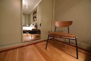 3 bedrooms, in-room safe, desk, soundproofing