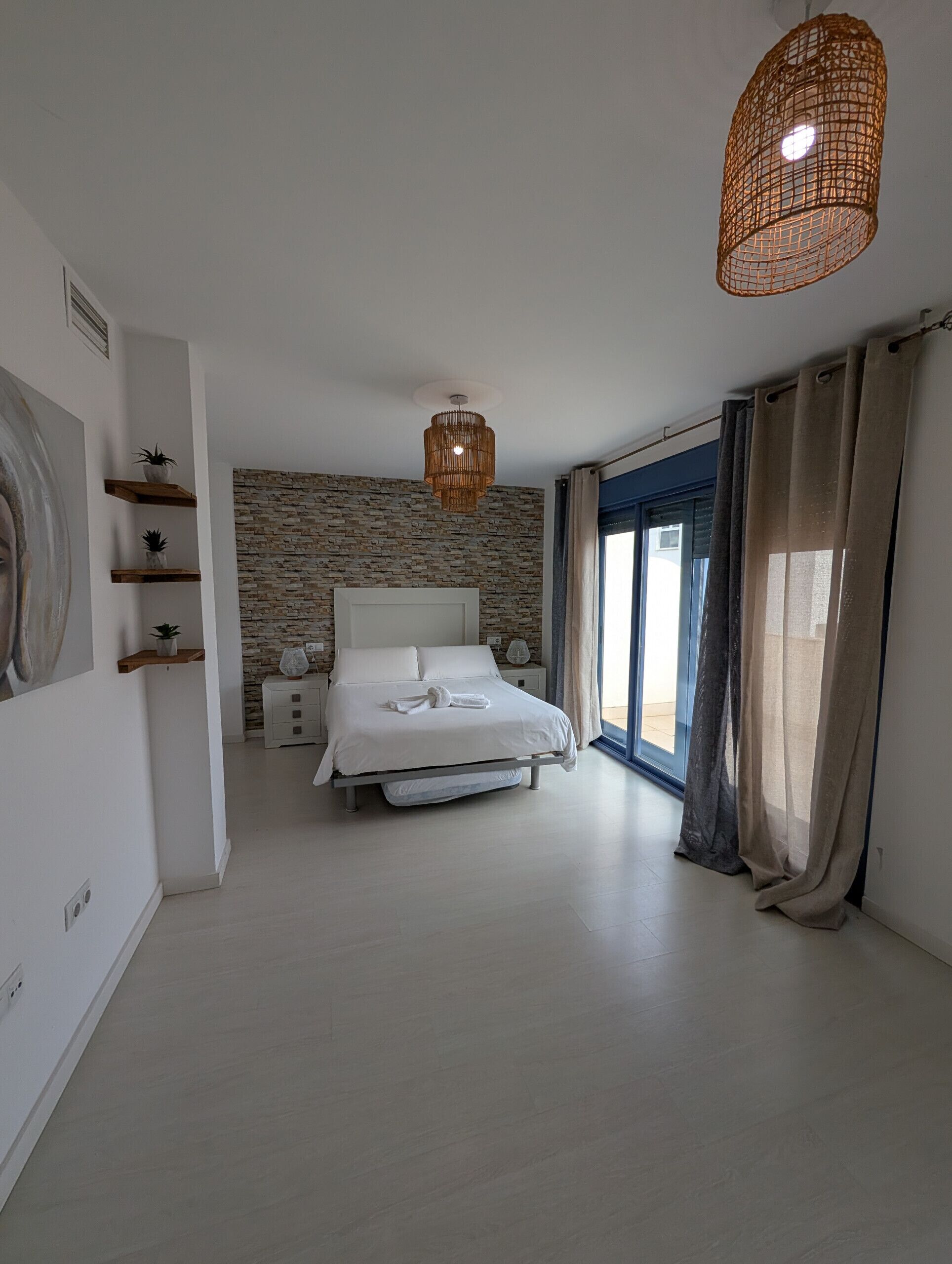 2 dormitorios, tabla de planchar con plancha, wifi gratis y ropa de cama