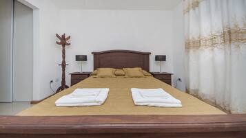 Apartment, Multiple Beds, Non Smoking | Iron/ironing board, free WiFi, bed sheets