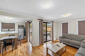 Living area - BIG4 Ingenia Holidays Wagga Wagga (East Wagga Wagga)