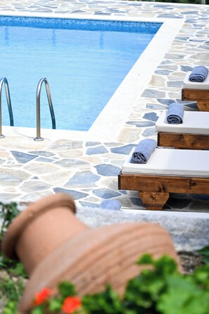 Pool - Villa With Private Pool in Front of the Sea - 20 meters from the sea. (Sporades)