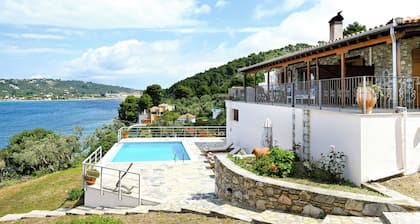 Villa With Private Pool in Front of the Sea - 20 meters from the sea.