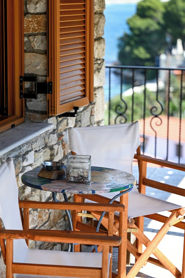 Outdoor dining - Villa With Private Pool in Front of the Sea - 20 meters from the sea. (Sporades)