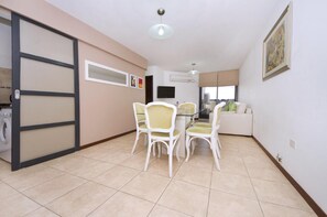 Ruokailu omassa huoneessa