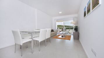 Apartment, Multiple Beds, Non Smoking, Park View | Living room | 32-inch LED TV with cable channels, TV
