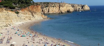 プライベートプール付きの広々とした美しい広々とした5ベッドルームヴィラ