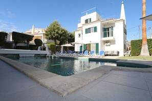 A heated pool - Beautiful spacious fully air-conditioned 5 bed villa with private pool (Carvoeiro)