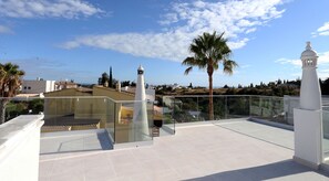 Terrace/patio - Beautiful spacious fully air-conditioned 5 bed villa with private pool (Carvoeiro)