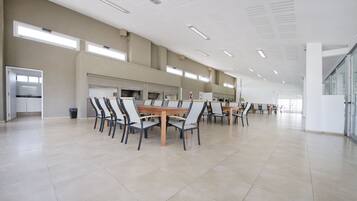 Apartment, Multiple Beds, Non Smoking, Park View | In-room dining