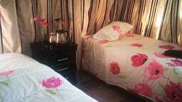 Apartment, 2 Schlafzimmer | 2 Schlafzimmer, Bügeleisen/Bügelbrett, kostenloses WLAN, Bettwäsche