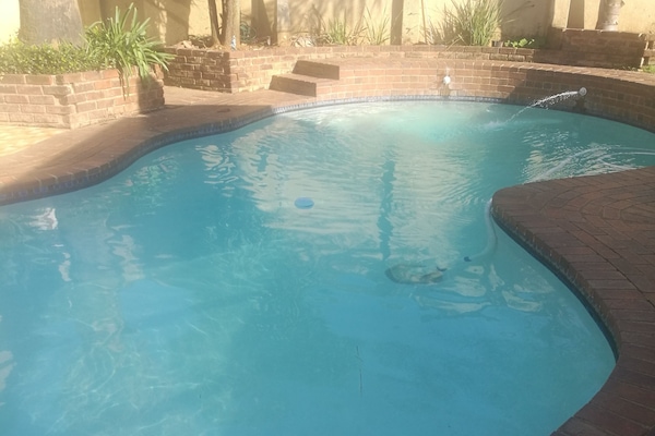 Outdoor pool, pool umbrellas, sun loungers