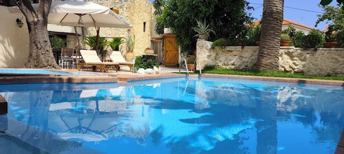 Villa with character and beautiful garden close to Rethymno