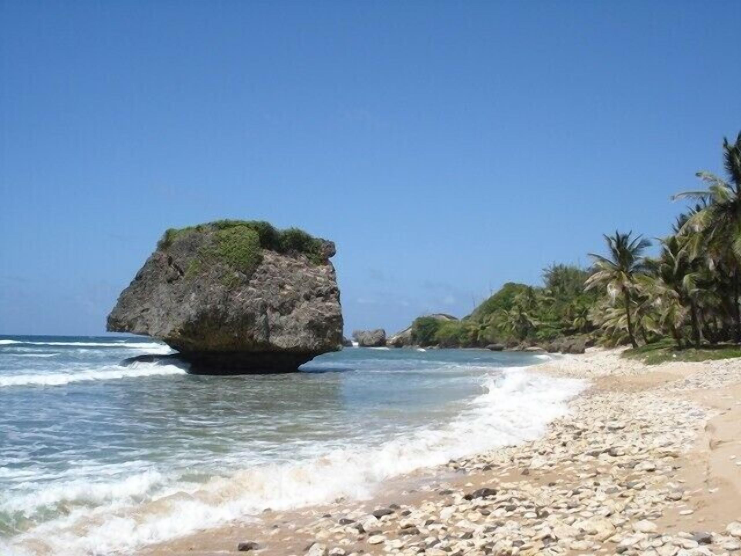 Beach nearby, sun loungers, beach towels