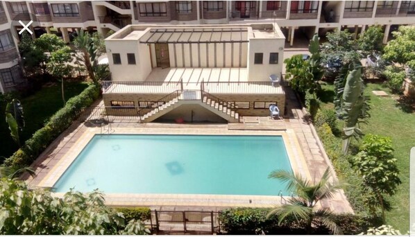 Kolam renang outdoor