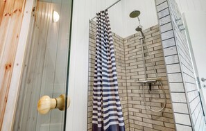 Shower - Nice home in Nordborg with kitchen (Nordborg)