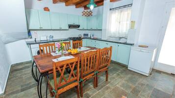 Réfrigérateur, four, plaque de cuisson, lave-vaisselle