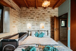 2 soverom, safe på rommet, strykejern/-brett og wi-fi (inkludert)