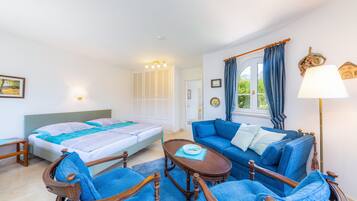 3 bedrooms, in-room safe, desk, iron/ironing board