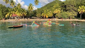 Beach nearby, sun-loungers, beach towels