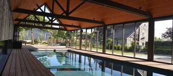 Paz y bienestar en una antigua granja renovada con piscina #aga