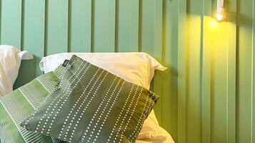 1 bedroom, iron/ironing board, travel cot, WiFi