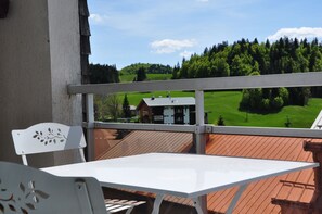 Outdoor dining - APARTMENT 6 pers ** village center LAMOURA station ROUSSES Ht JURA (Lamoura)