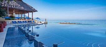 *** SPECIAAL THRU SEPTEMBER *** PRACHTIG ZUID-KUST BEACHFRONT CONDO 3BR & 3BA !!!