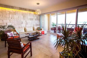 Smart TV, books, stereo