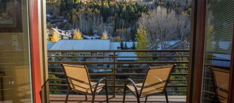 VIKING LODGE 314, River Trail-Close to Gondola, Lifts, MARCH SPECIALS