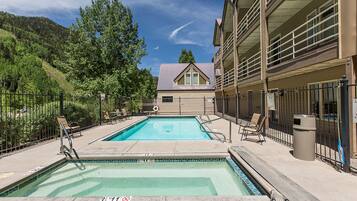 Piscine extérieure, piscine chauffée