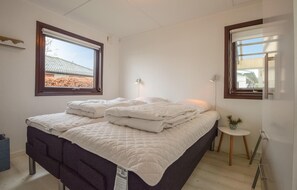 3 bedrooms, travel cot, free WiFi