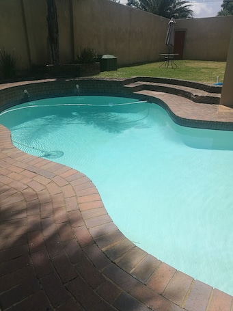 Outdoor pool, a heated pool, pool umbrellas, sun loungers. Naisar Sparkling White Apartment
