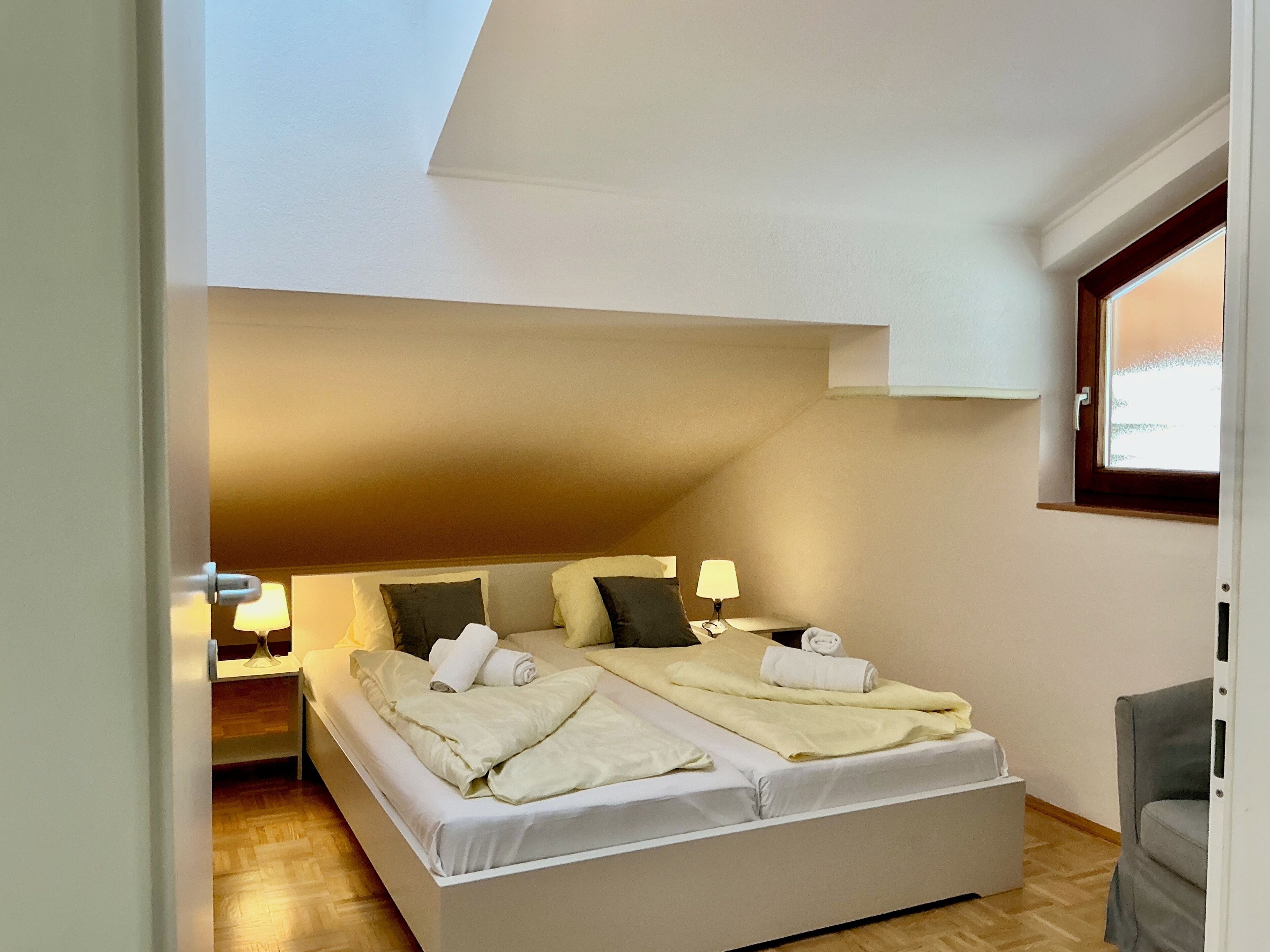 3 bedrooms, in-room safe, iron/ironing board, travel crib