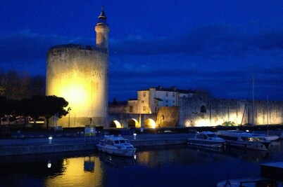 Aigues mortes apartment rental with pool + private parking