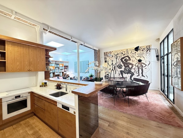 Refrigerador, microondas, horno, placa de cocina