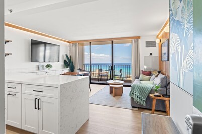 Oceanview Waikiki condo, free parking! RENOVATED 2025