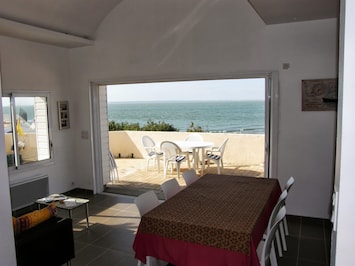 sejour salon accĂšs direct Ă terrasse, baie de 3 mĂštres galandages dans le mur
