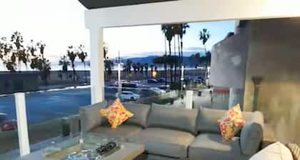 Stylish & Unique Venice Beach Penthouse