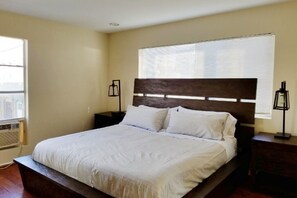 3 bedrooms, desk, iron/ironing board, free WiFi