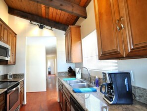 Fridge, microwave, oven, stovetop - Venice Beach Penthouse with Ocean Views & Private Parking, Pet Friendly!! (Los Angeles)