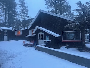 Exterior - RELAX - Munds Park Getaway! The house sleeps 10 (Pinewood)