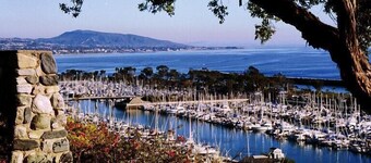 EXPANSIVE OCEAN AND WHITEWATER VIEWS - LUXURY CUSTOM HOME