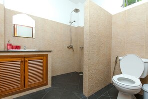 Dusche, Bidet, Handtücher