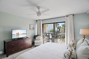 2 bedrooms, iron/ironing board, Internet, bed sheets - Newly updated!! 2 Bed 2 Bath overlooking the pool and courtyard. (Destin)