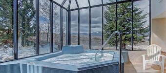 Premier Scenic Lakefront Luxury - Heart of Colorado Ski Country