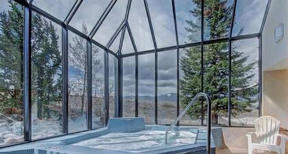 Premier Scenic Lakefront Luxury- Heart of Colorado Ski Country